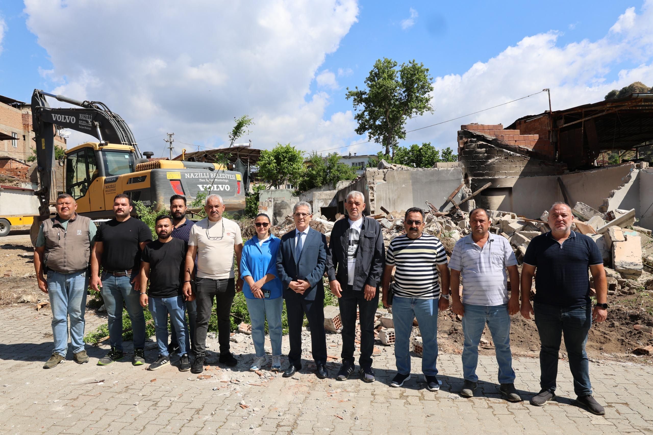 Nazilli’de 25’inci metruk bina yıkıldı