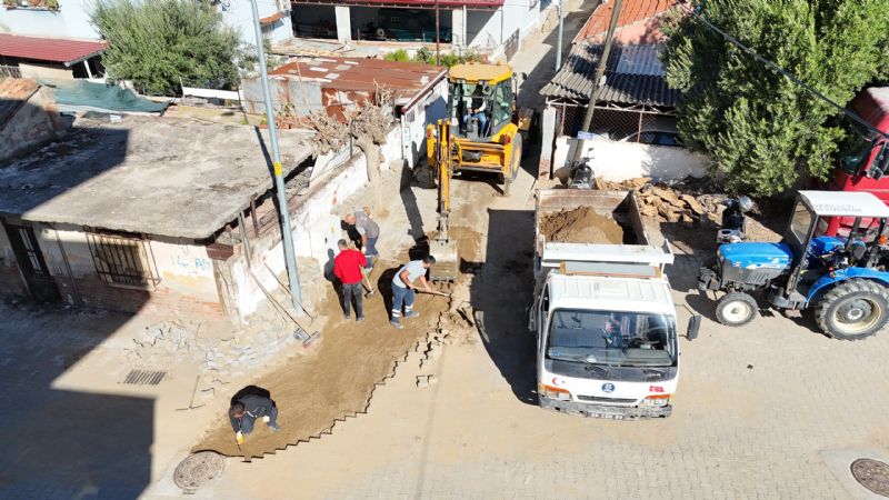 Aşağı Nazilli’de yol yenileme çalışmalarına hız verildi