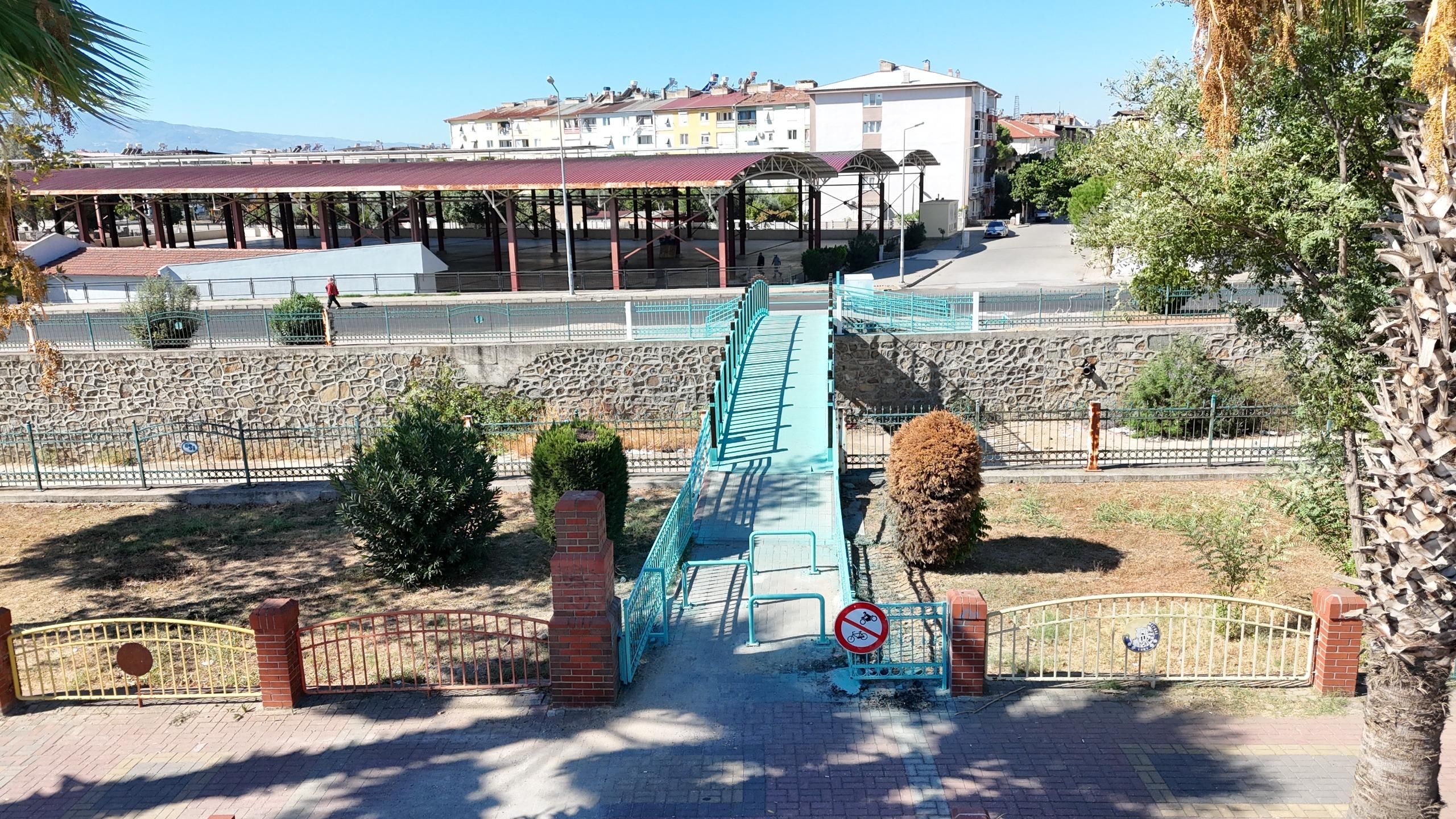 NAZİLLİ BELEDİYESİ’NDEN YEŞİL MAHALLE’DE KÖPRÜ GÜVENLİĞİNE YENİ DÜZENLEME