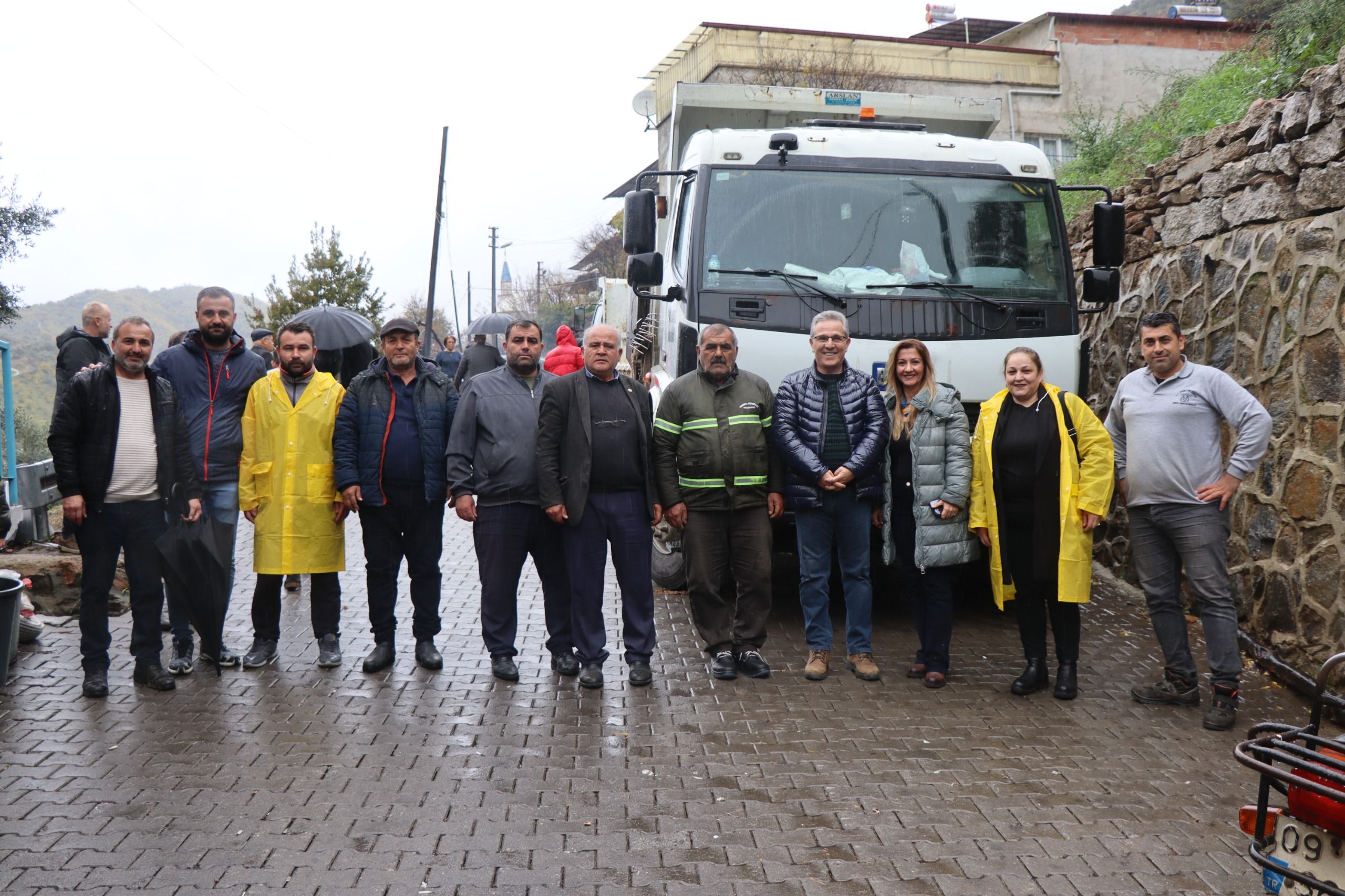 NAZİLLİ BELEDİYESİ IŞIKLAR MAHALLESİ’NDE 5 BİN AĞAÇ FİDANI DAĞITTI