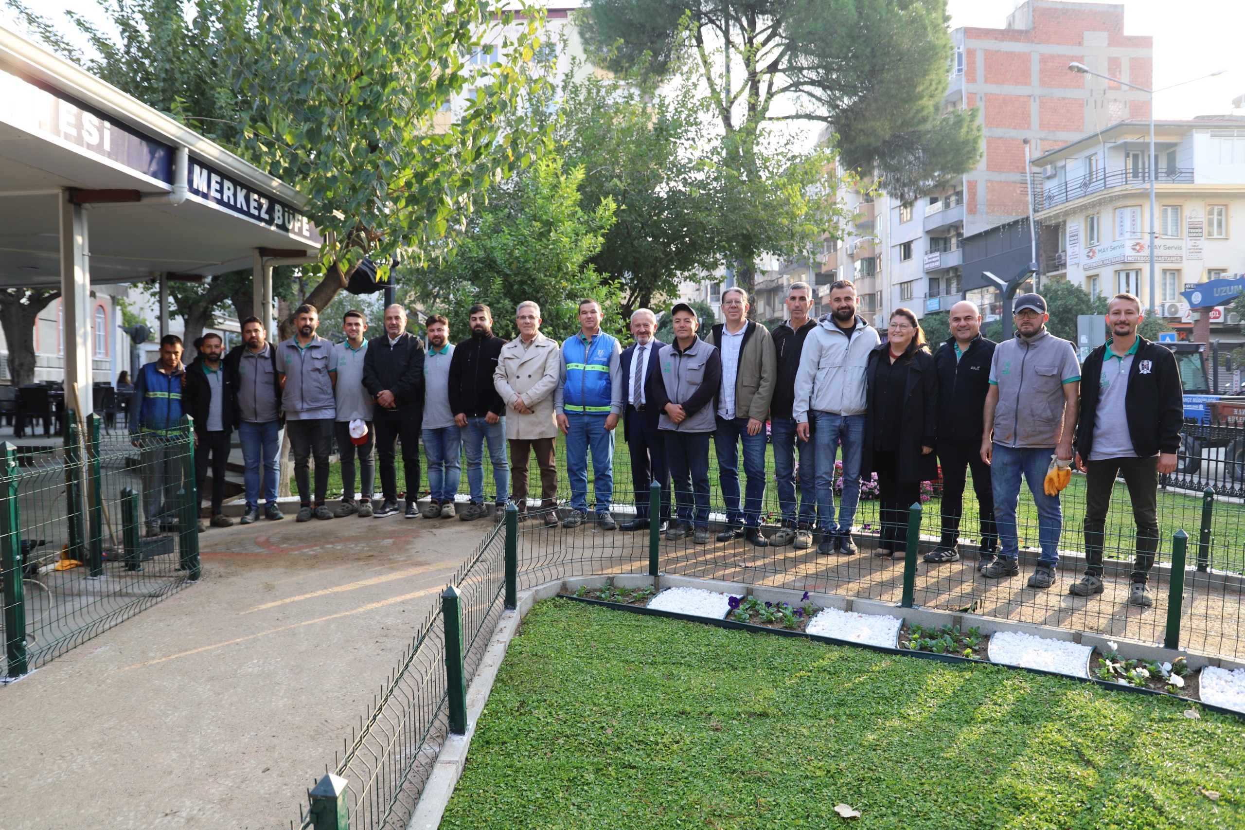 Başkan Ertuğrul Tetik sabah mesaisine sahada başladı